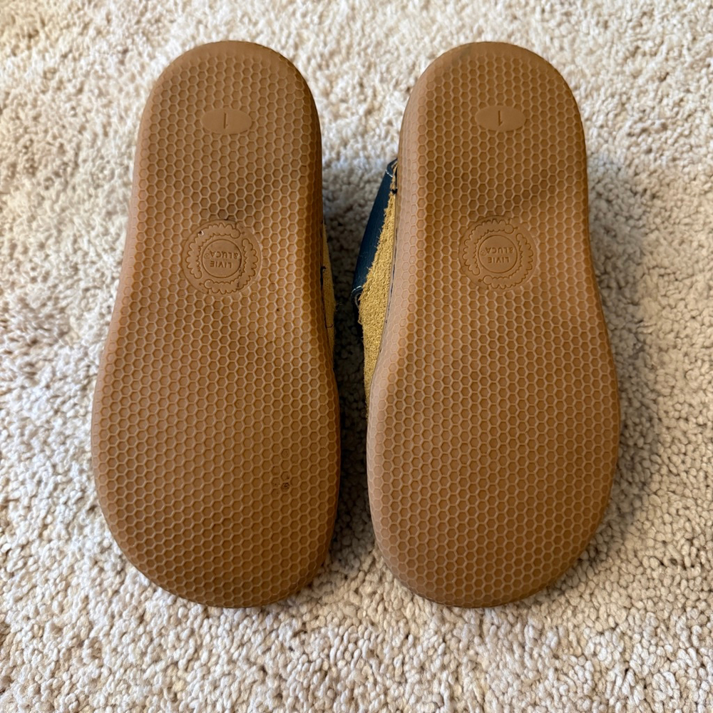 Livie & Luca Boys Sandals Shoes Size 1 EUC - Picture 5 of 5